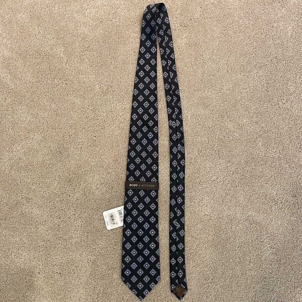 NWT men’s BCBG Attitude tie, black with gray/white geometric pattern